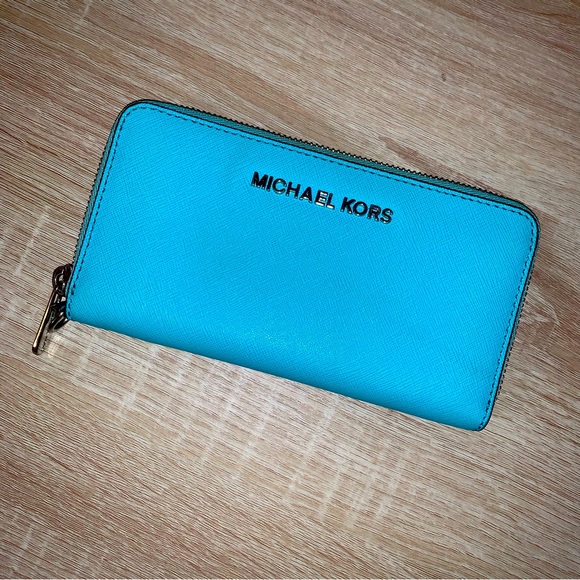 Michael Kors Handbags - Micheal Kors Wallet OFFERS WELCOME